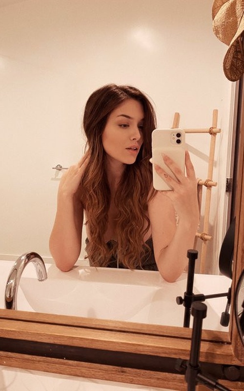 Violet Neon Enchants You with Unforgettable Moments